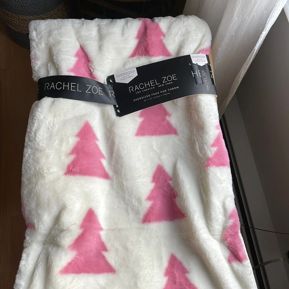 🎉HP🎉🌲RACHEL ZOE Soft, plush oversized Holiday Faux Fur Throw🌲NWT🌲 - Picture 7 of 13